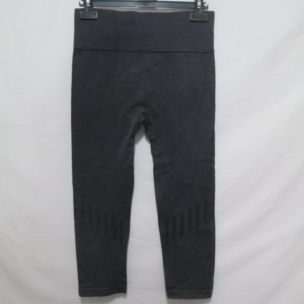 NEW Mono B Capri Leggings Size M Gray Peek-a-Boo Leg